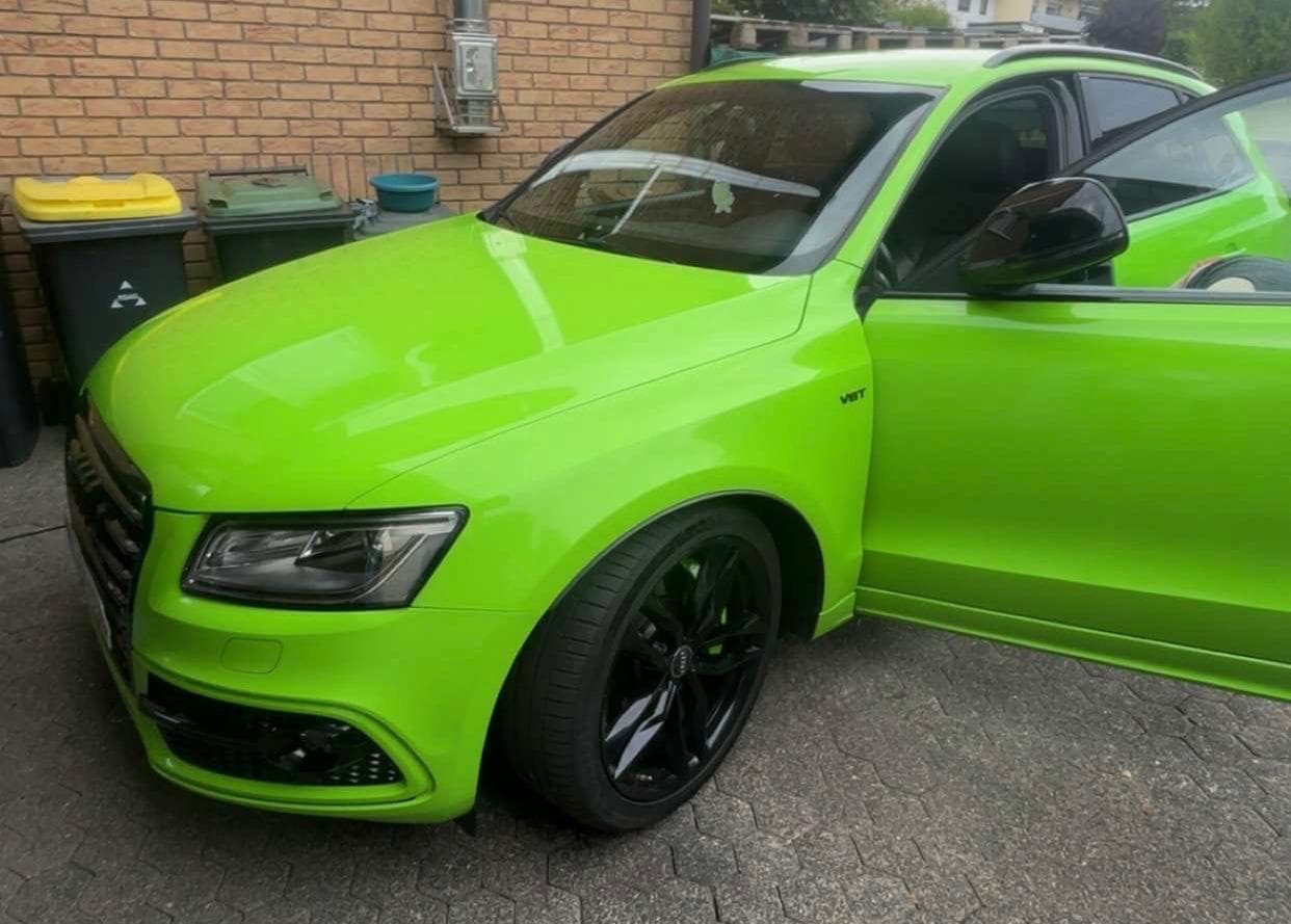 Sportliches Fahrzeug nach der Autoaufbereitung bei ESMIR ISENI